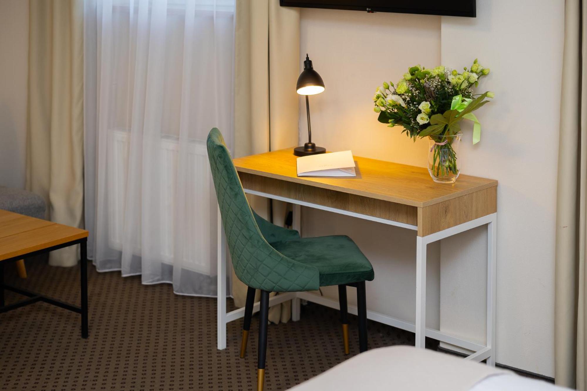Hotel Arden ชโรดา ชลาสกา ภายนอก รูปภาพ
