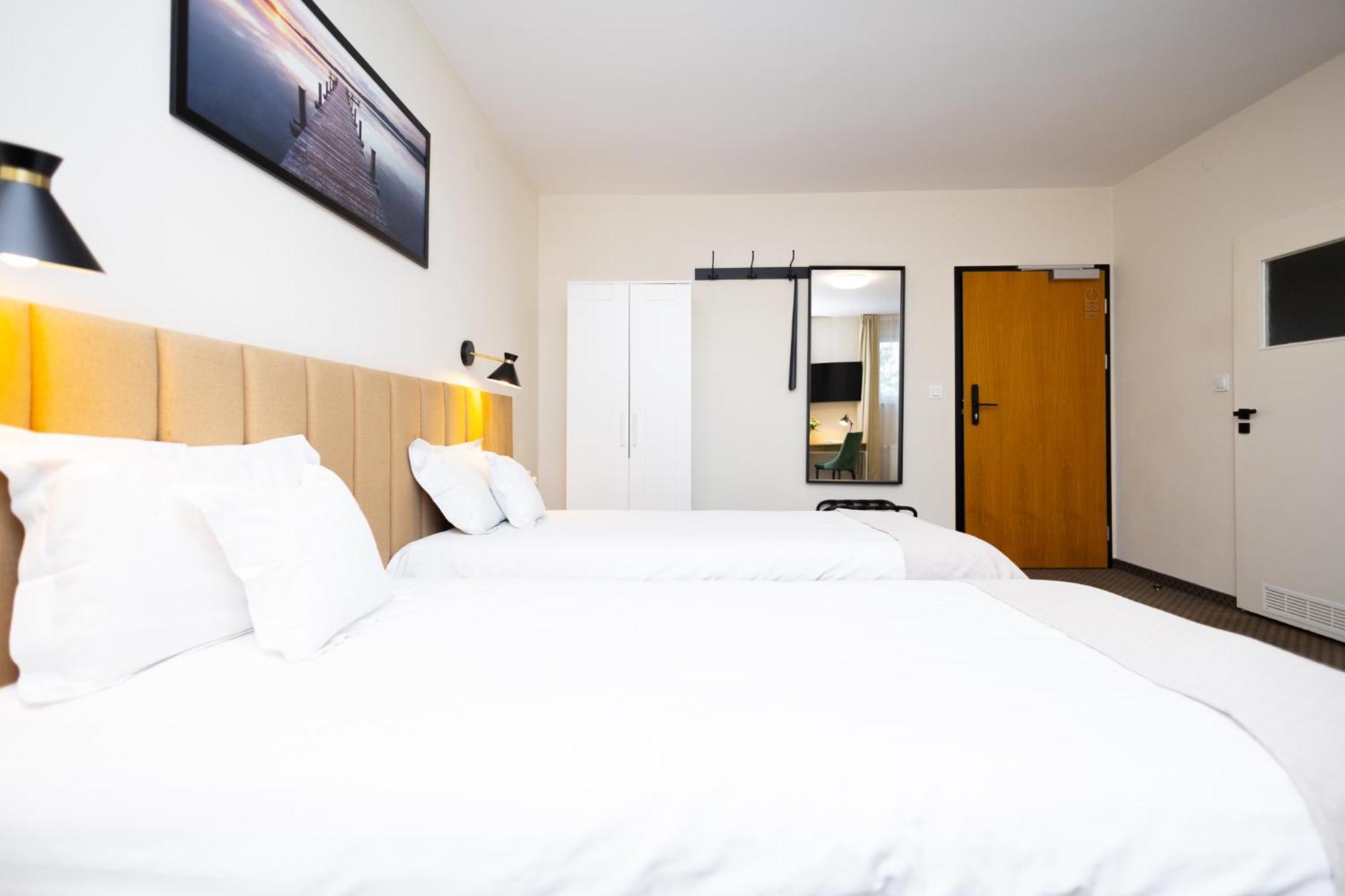 Hotel Arden ชโรดา ชลาสกา ภายนอก รูปภาพ